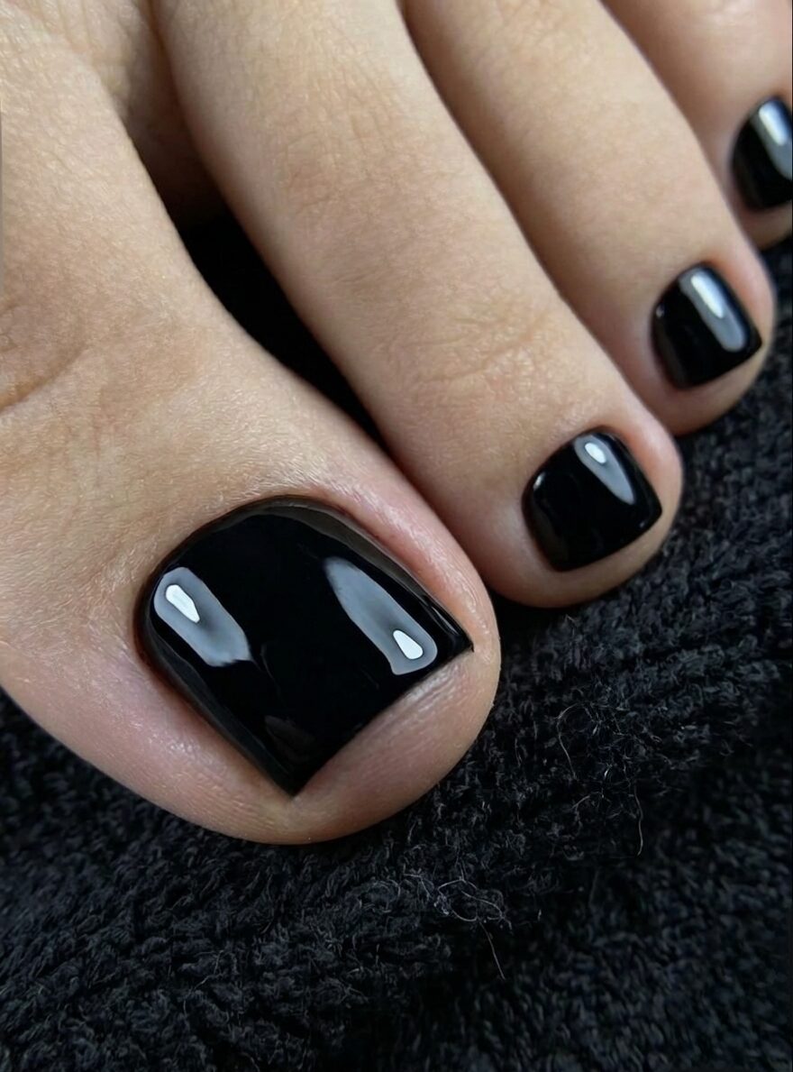PEDICURE HYBRYDOWY + OPRACOWANIE PODESZWY STOPY