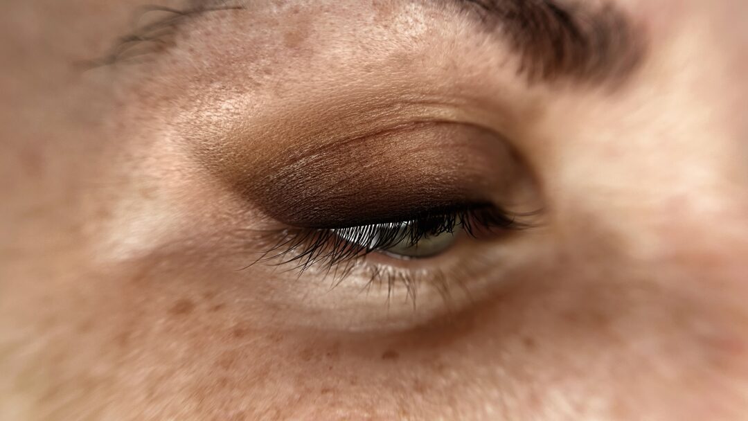 Eyeliner future shadow