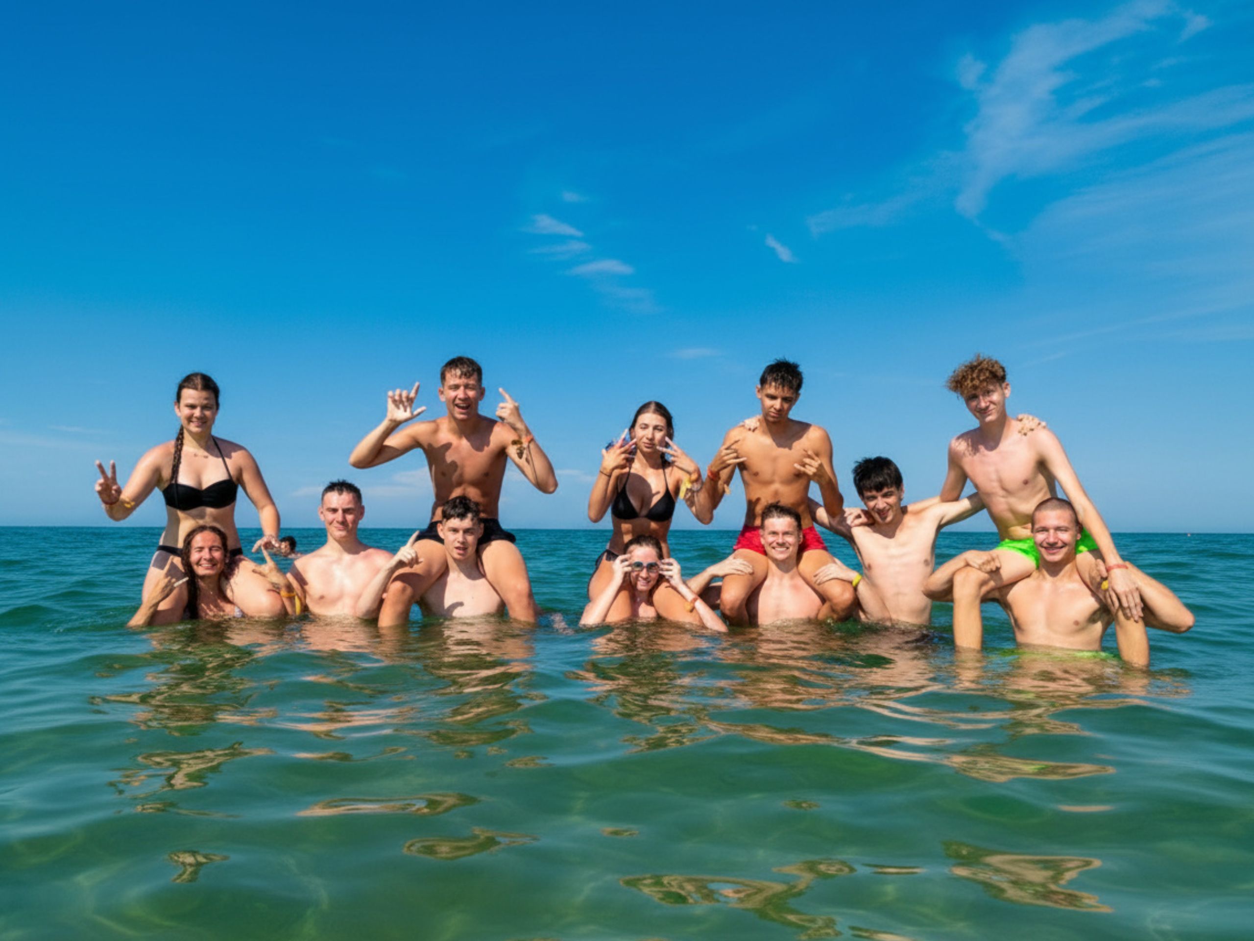 John hotel 3* 14-19 lat